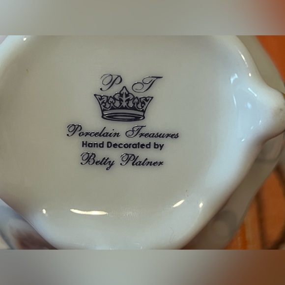 Older Porcelain Treasures Betty Platner ROSES SUGAR BOWL Hand Decorated Signed - Picture 8 of 9